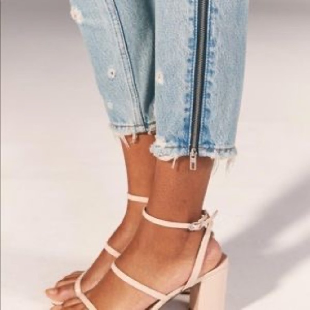 Abercrombie Ankle High Rise Girlfriend Jeans - Picture 4 of 7
